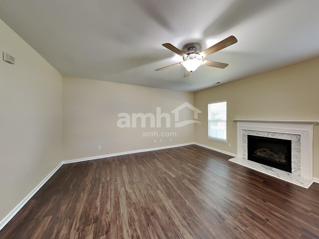 Building Photo - 138 Edgington St