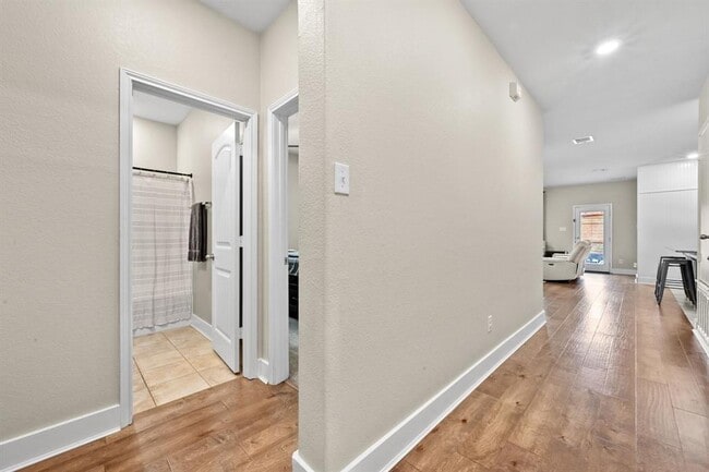 Building Photo - 291 Jarbridge Dr