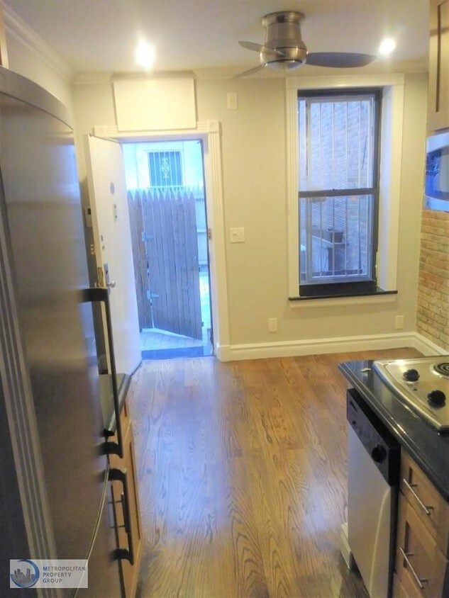 Foto principal - 422 W 51st St