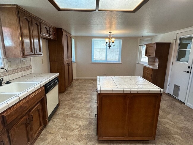 Building Photo - COMING SOON Hurry!!