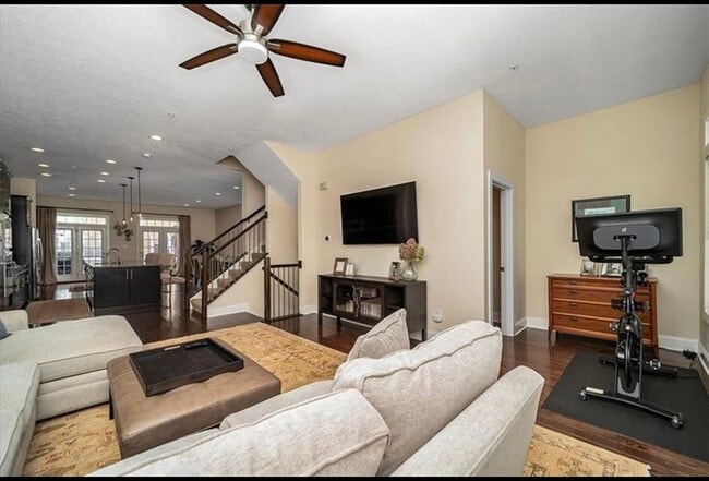 Building Photo - 323 Osona Ln