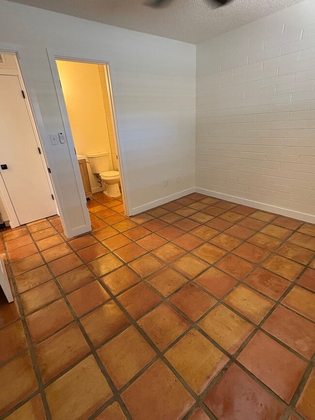 Building Photo - 817 S Melody Ln