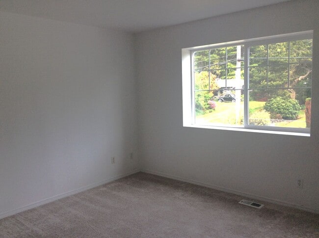 Foto del edificio - Coming Soon! Lovely 3 BDRM/2.5 BATH home near Lake Geneva!