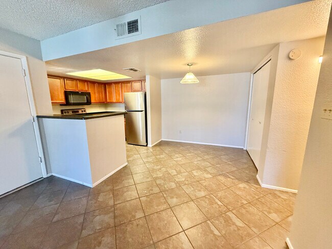 Foto del edificio - Fabulous 2-Bedroom, 1-Bathroom Condo For R...