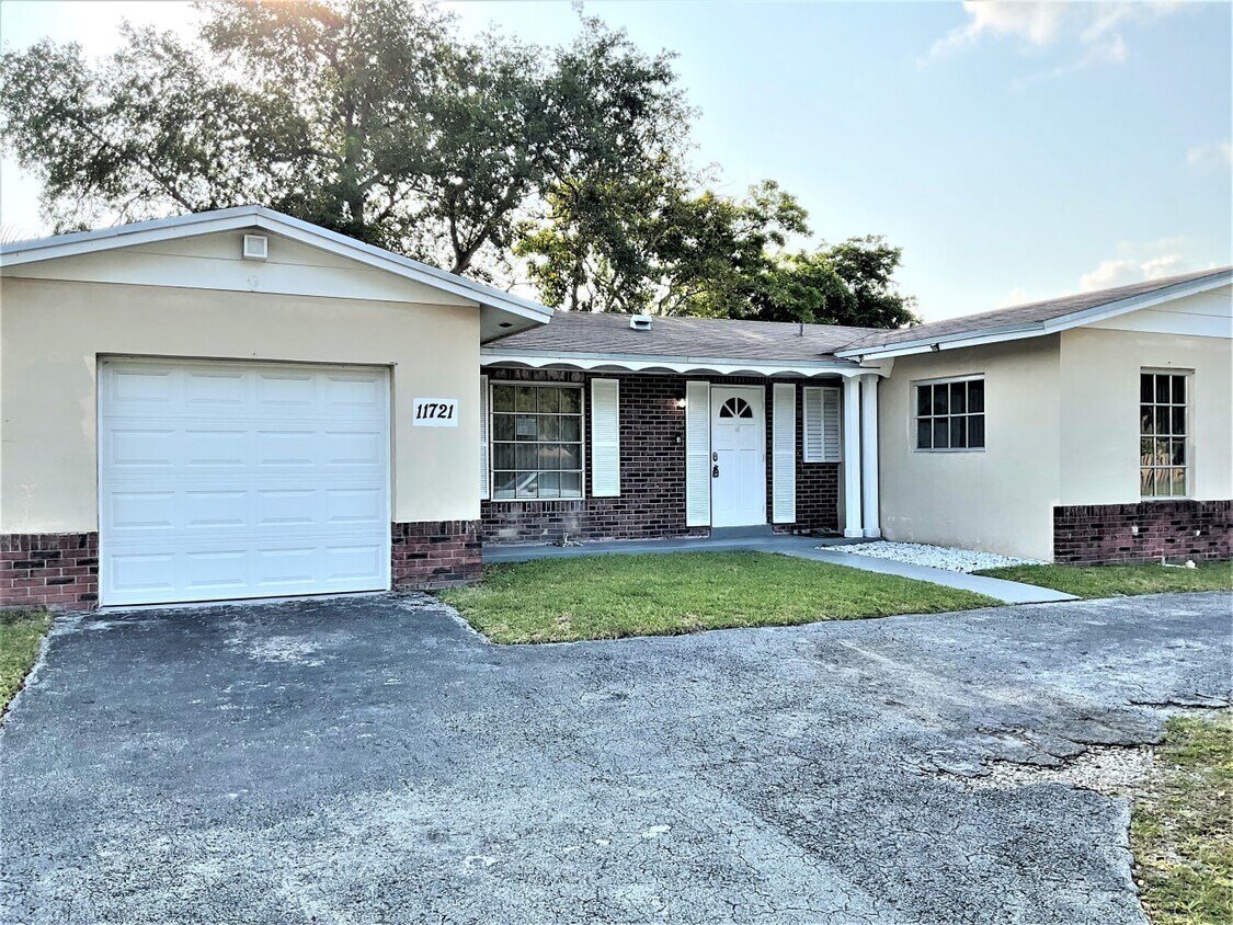 Primary Photo - 11721 SW 122nd Ave