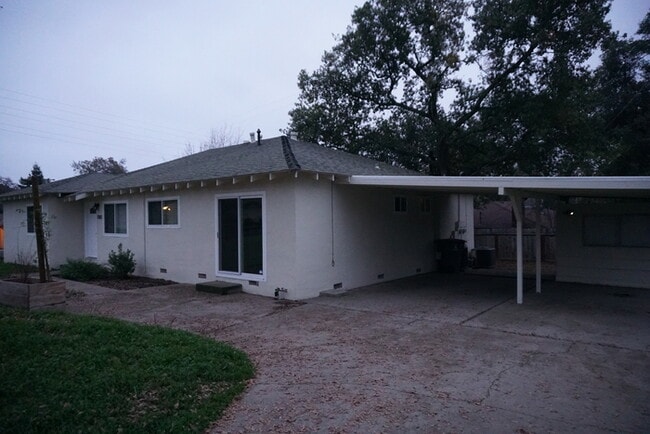 Foto del edificio - Beautifully remodeled halfplex in desirable Granite Bay!