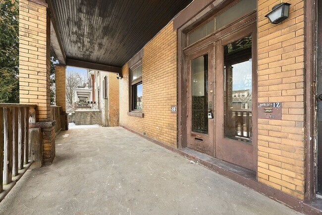 Building Photo - 512 E 9th Ave