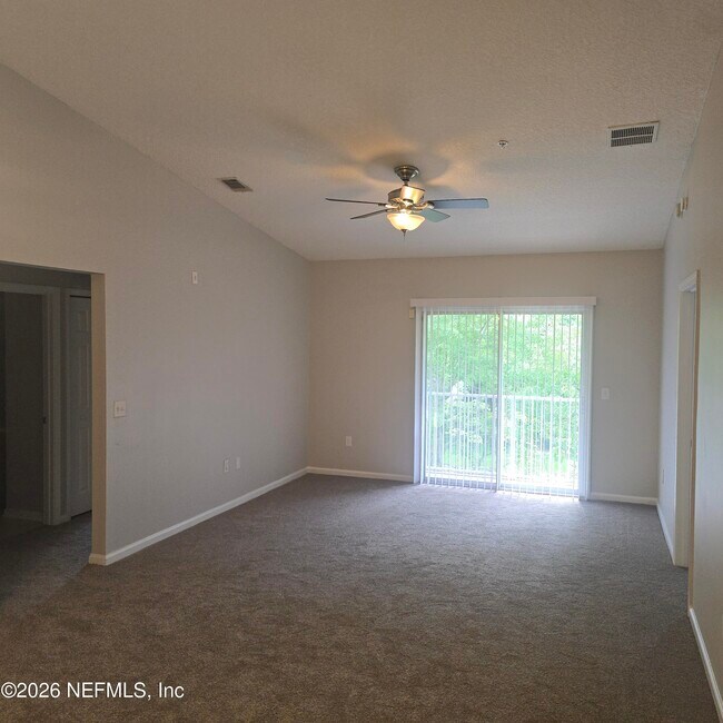 Foto del edificio - 7920 Merrill Rd