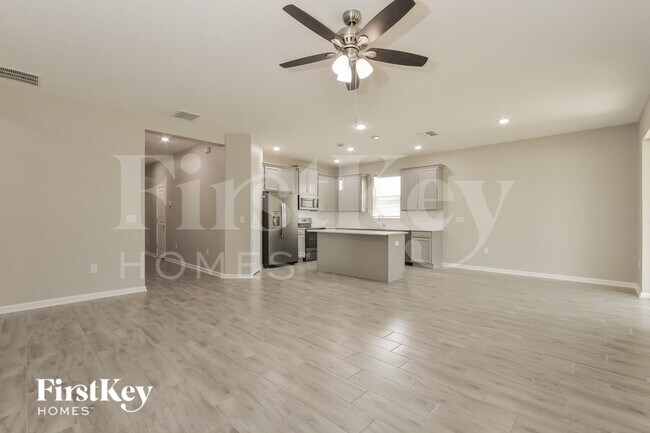 Building Photo - 921 Carmillion Ct