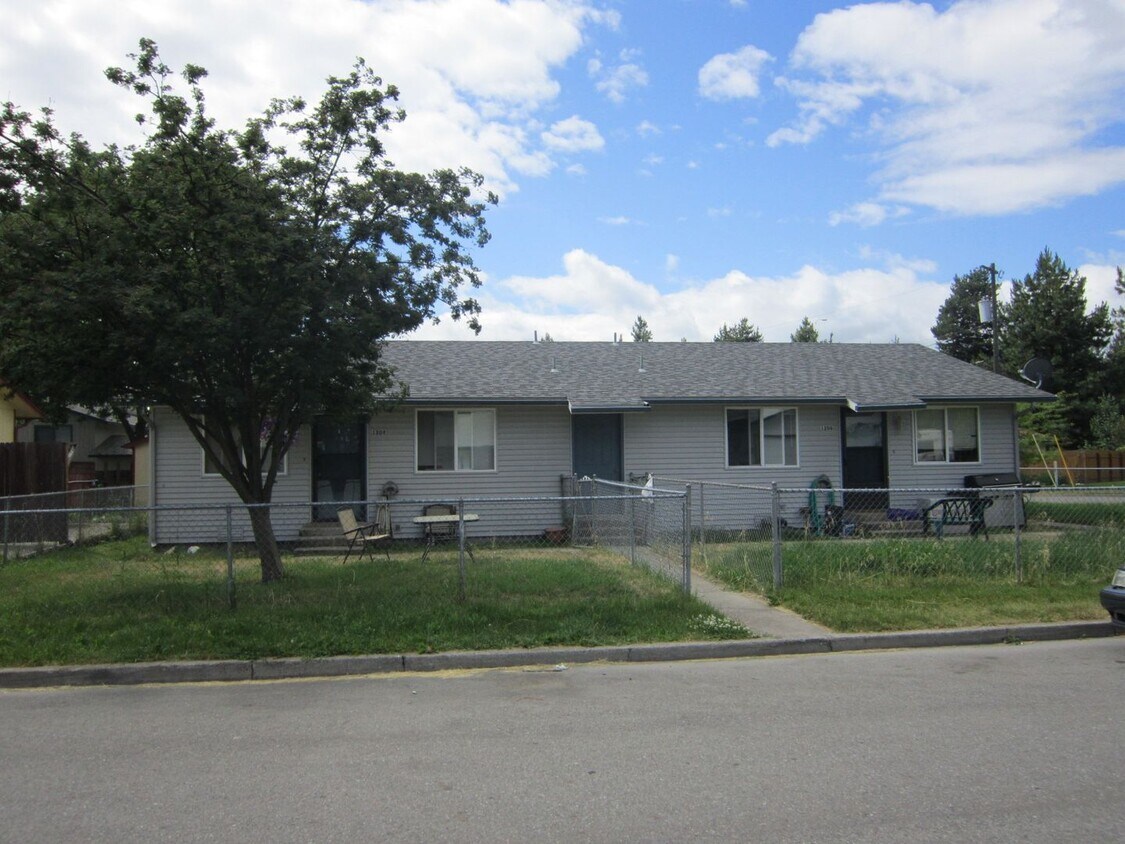 Primary Photo - 1208-1208 E Locust Ave