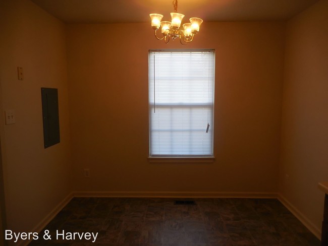 Building Photo - 3830 Jockey Dr