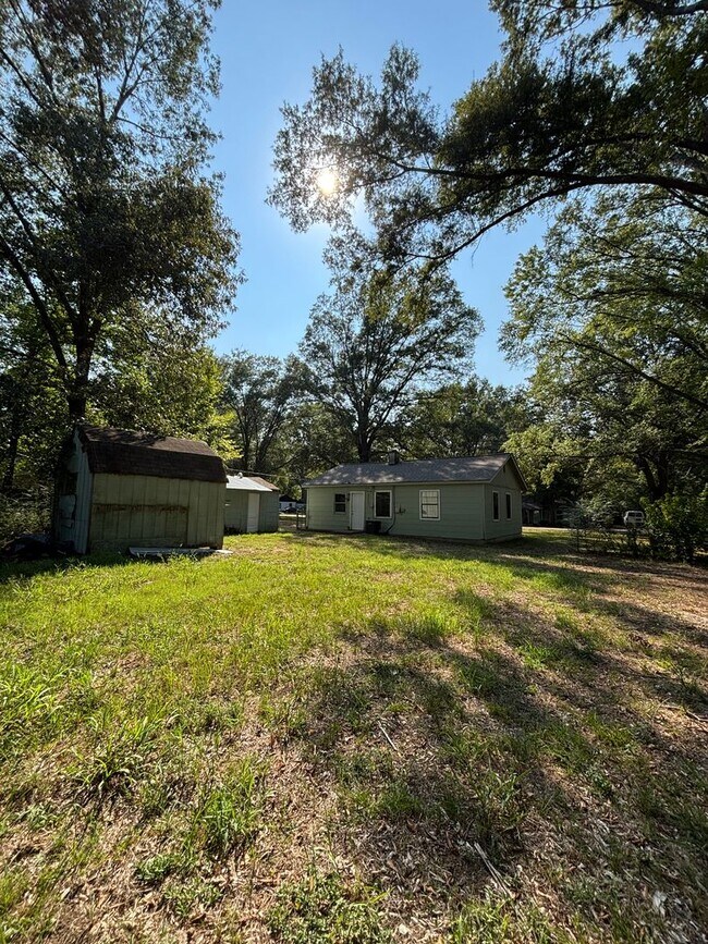 Foto del edificio - 3 bdrm 1 Bath home near Millington Elementary
