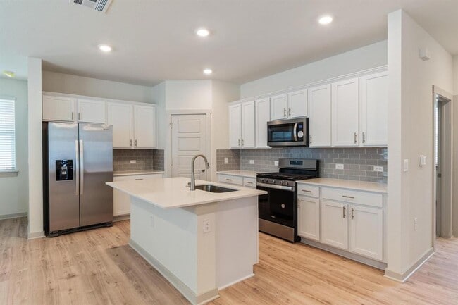 Building Photo - 13700 Lubeck Dr