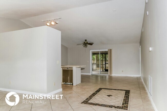 Building Photo - 1301 SW Chase Rd