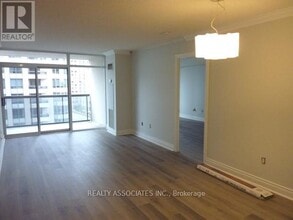 Building Photo - 880 Grandview Way