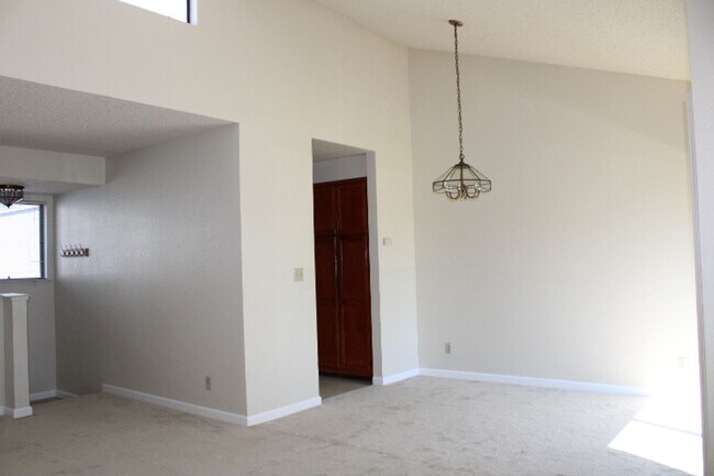 Building Photo - 403 Olympus