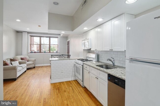 Building Photo - 615 S 11th St