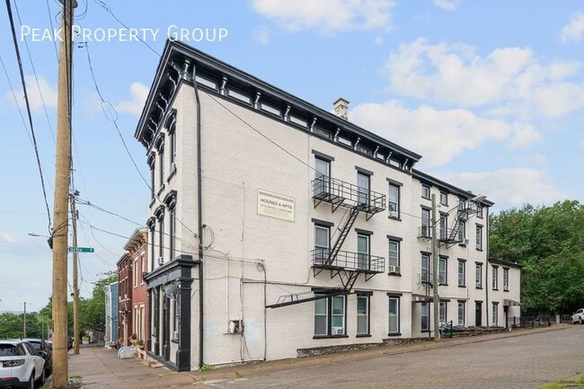 Building Photo - 2419 Vine St