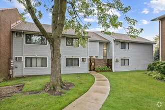 Building Photo - 3100 Bayside Dr