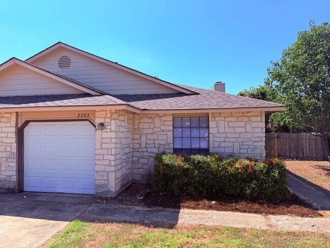 Building Photo - GREAT LOCATION.  ROUND ROCK SCHOOLS!