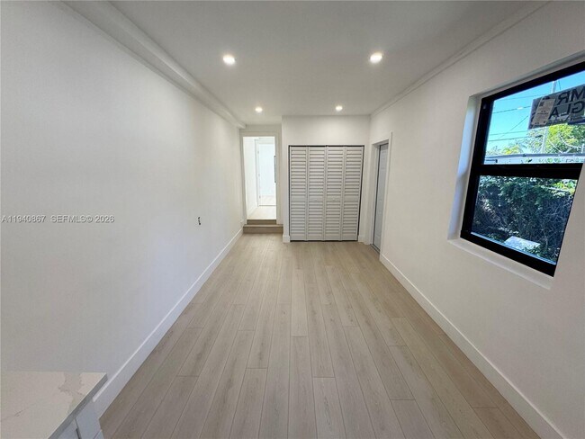 Foto del edificio - 1180 Opa-Locka Blvd