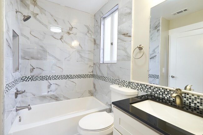 Building Photo - 833 Ashbury St