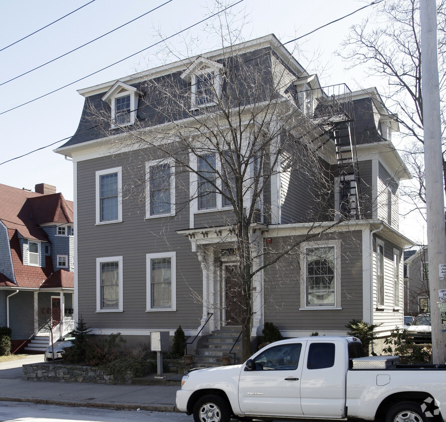 Building Photo - 195 Waterman St