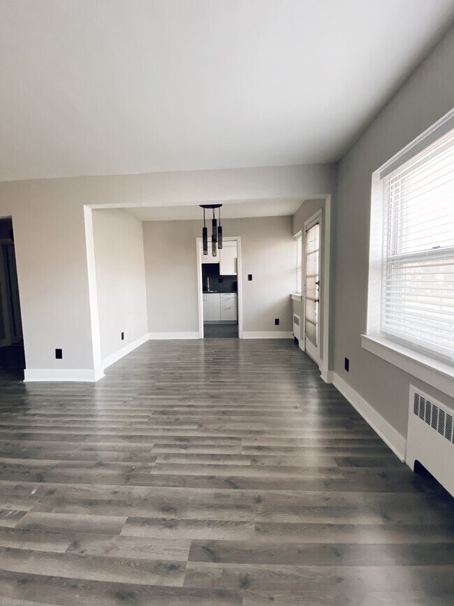 Dining room - 2599 W McNichols Rd