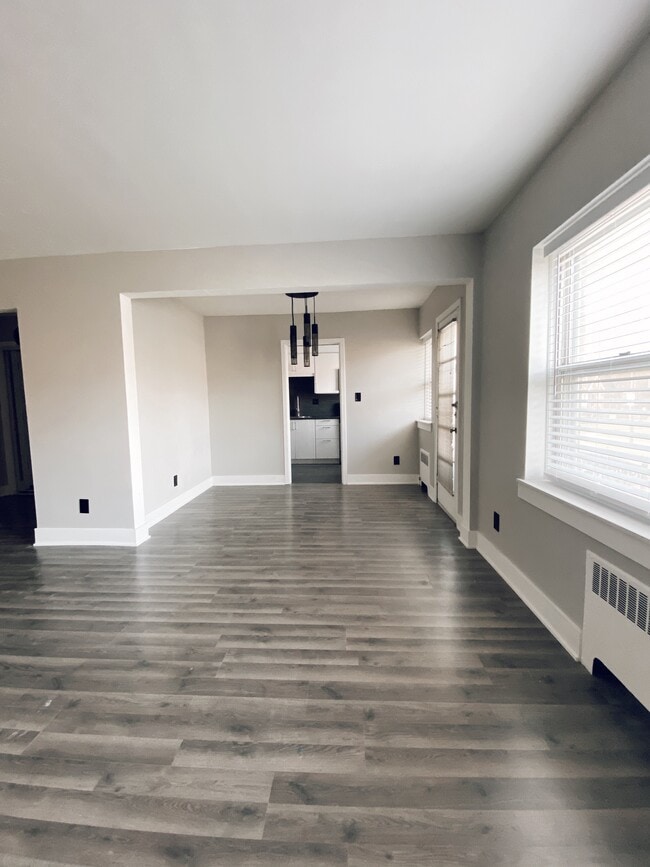 Dining room - 2599 W McNichols Rd