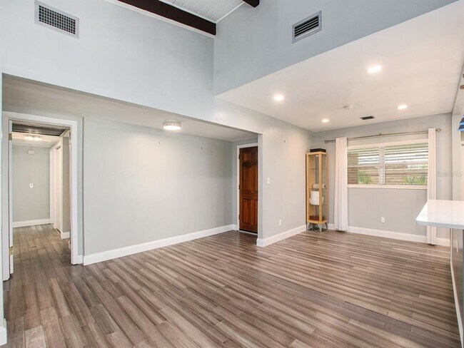 Foto del edificio - 808 S West Shore Blvd