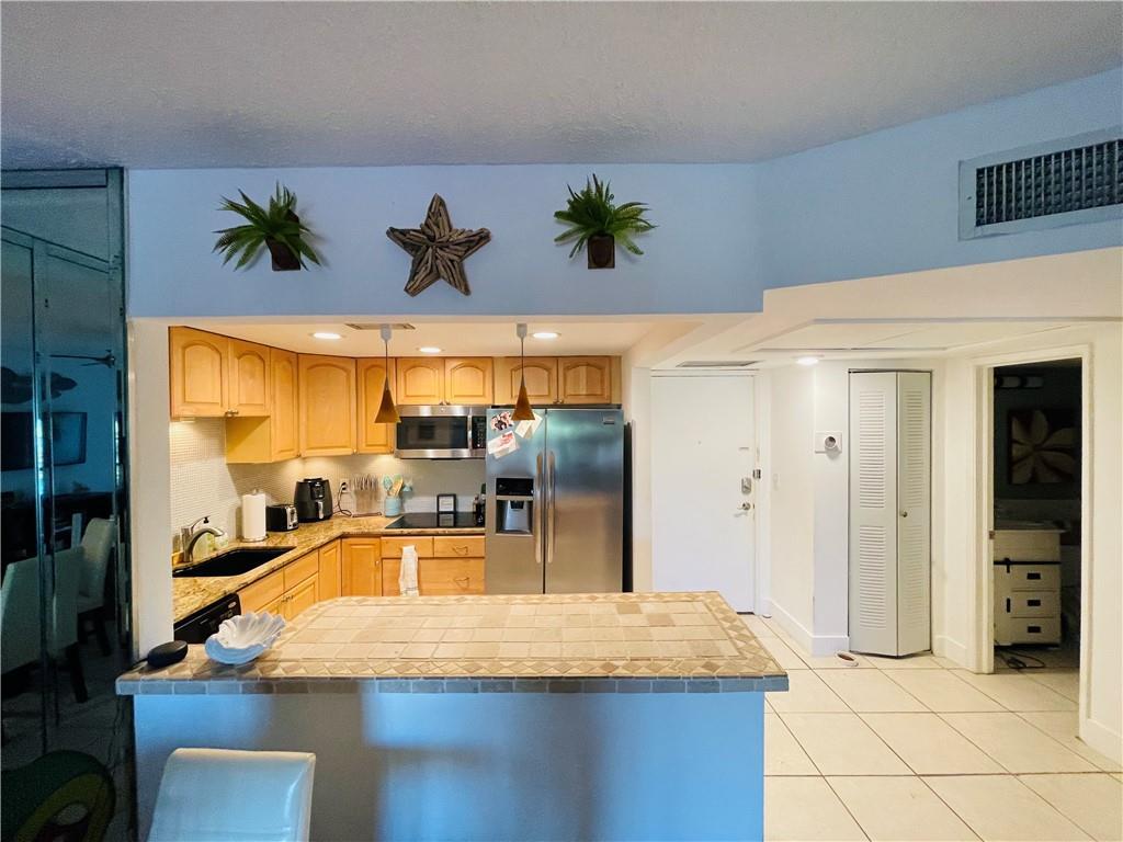 Foto principal - 255 S Cypress Rd