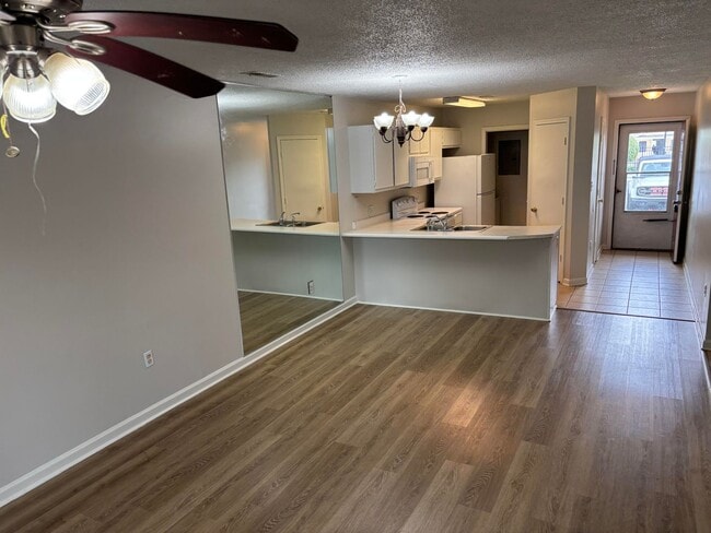 Building Photo - 2-Bedroom, 2-Bathroom Condo