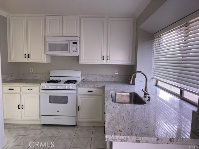 Building Photo - 6156 Valinda Ave