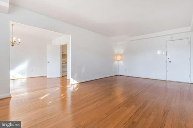 Building Photo - Spacious Tuscany/Canterbury 1bd/1ba Condo with W/D! Available 8/14