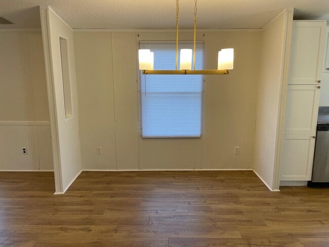 Building Photo - Remodeled and ready for occupancy!