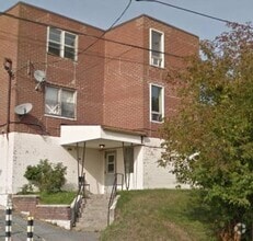 Building Photo - 462 Brock St