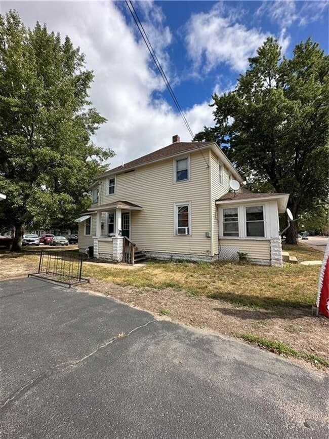 Building Photo - Duplex in Black River Falls
