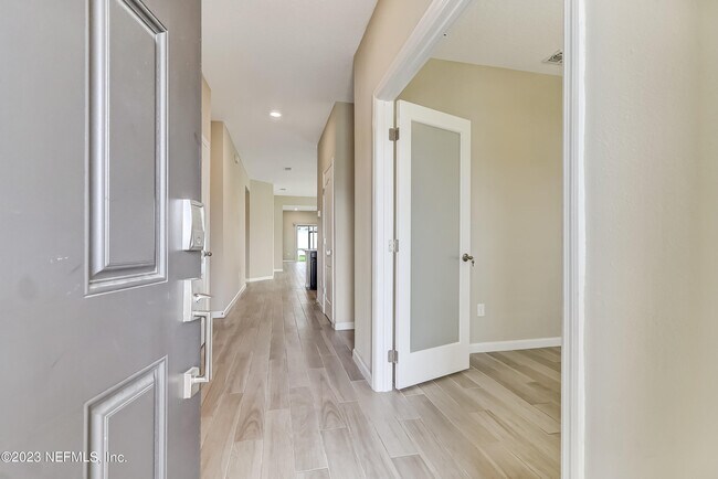 Foto del edificio - 9222 Gilmore Grove Way