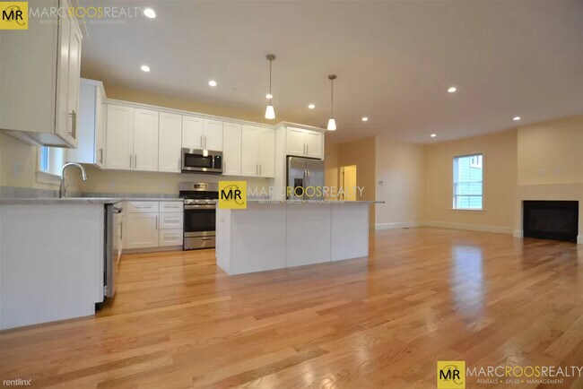 Building Photo - 7B Sparhawk St