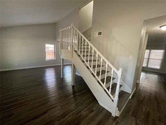 Foto del edificio - 8802 Deerwood Dr