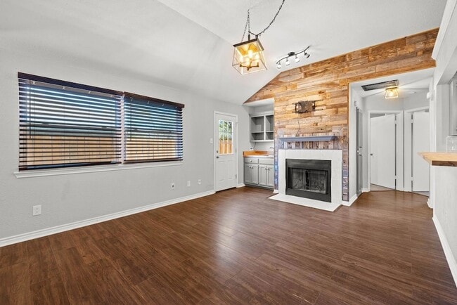 Building Photo - 820 Mica Ln