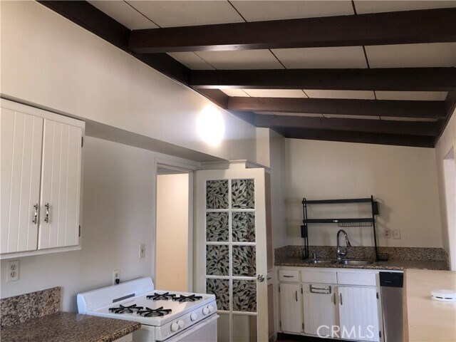 Building Photo - 526 S San Antonio Ave