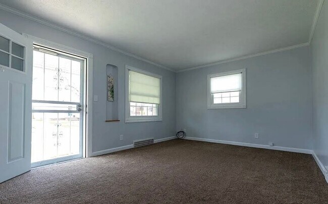Foto del edificio - 5021 E 107th Updated 3/4 Bedroom