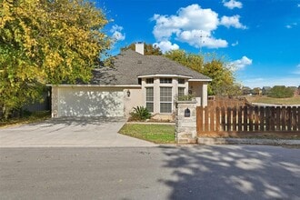 Building Photo - 1800 Pearce Ct