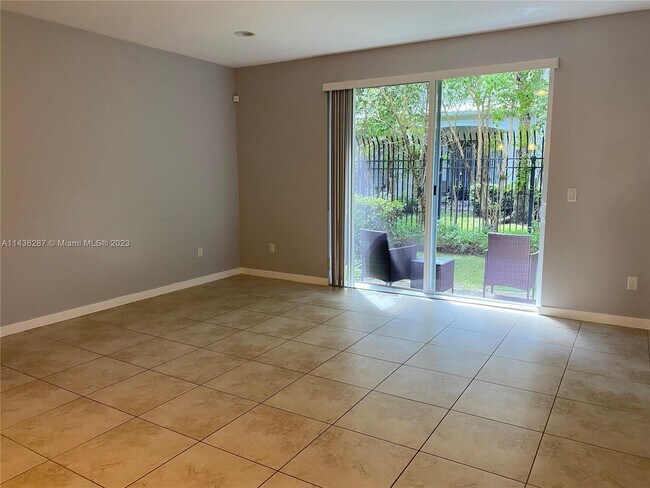 Foto del edificio - 2574 SW 81st Terrace