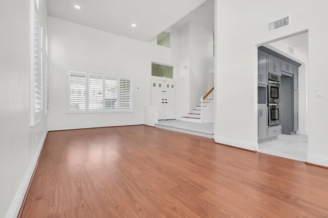 Building Photo - 29767 Southwood Ln