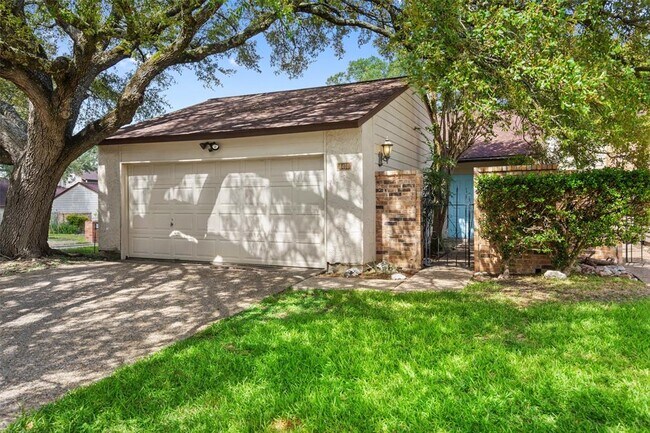 Building Photo - 8400 Andrews Ln