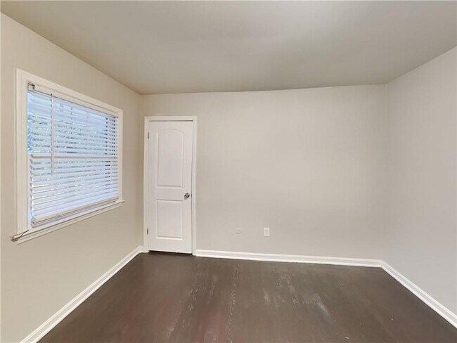 Building Photo - 2722 Hayden Dr