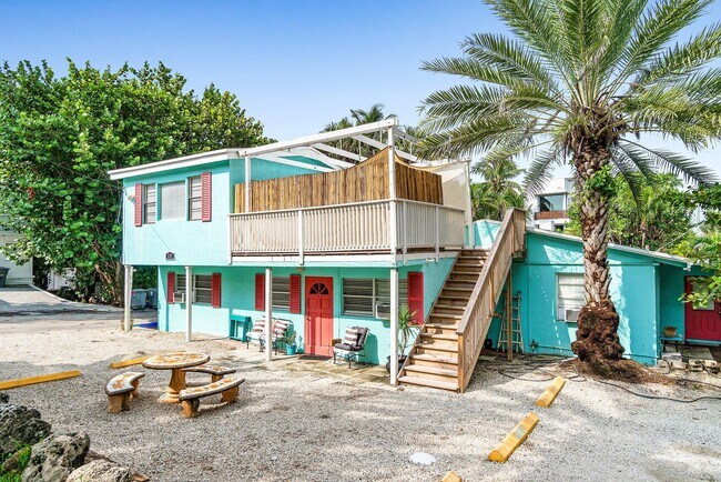 Building Photo - 205 Coral Rd
