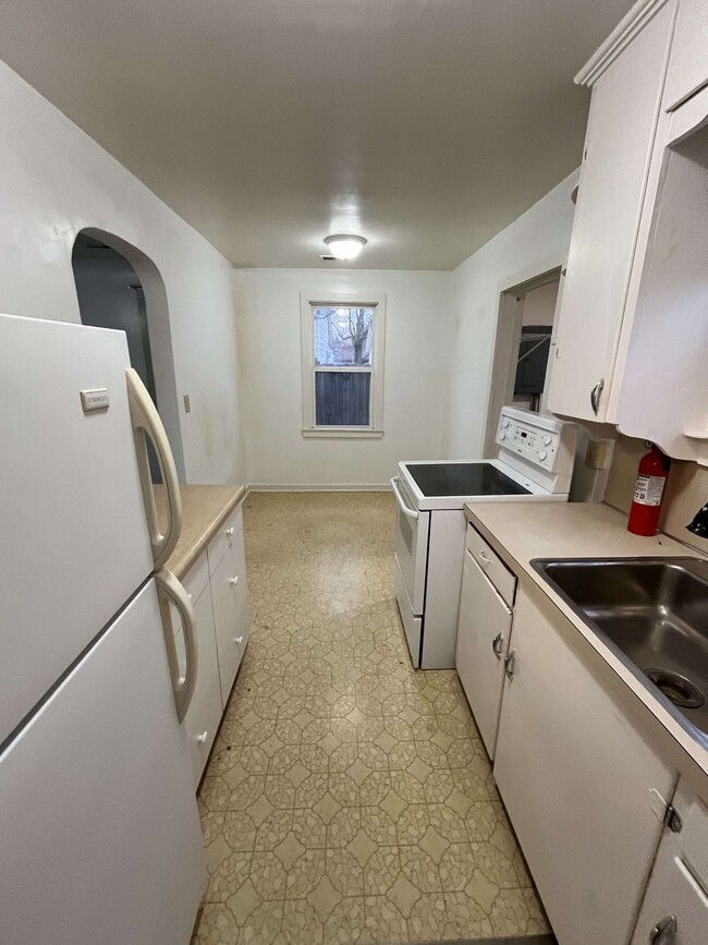 Building Photo - 808 E Lincoln St